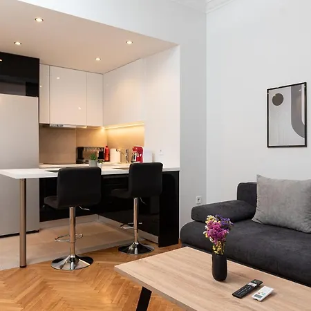 Apartment Twins -